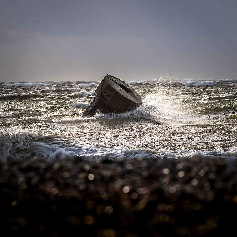 暴风雨中的波罗的海。Fehmarn Westermarkelsdorf